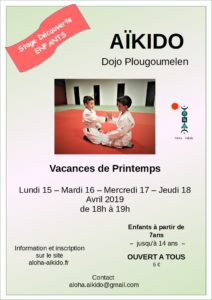 Flyer de présentation du stage de découverte de l'aïkido pour les enfants, exercice mains nues de deux enfants sur le tatami