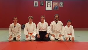 Immobilisation de Morgane FALLON sur le tatami lors du passage de grade d'aïkido d'un jeune en juin 2021